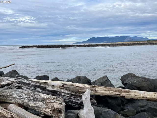 $165,000 | 8 Nedonna Avenue, Rockaway Beach, OR 97136