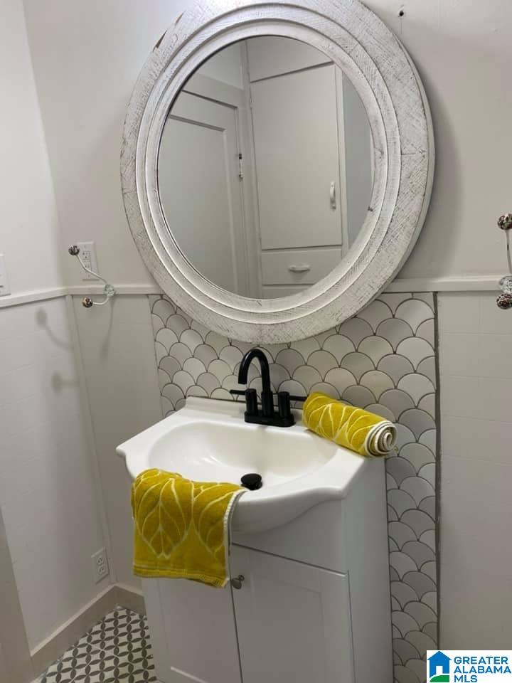 944 Pinewood Avenue Bessemer, AL 35023 - Photo 25 of 28