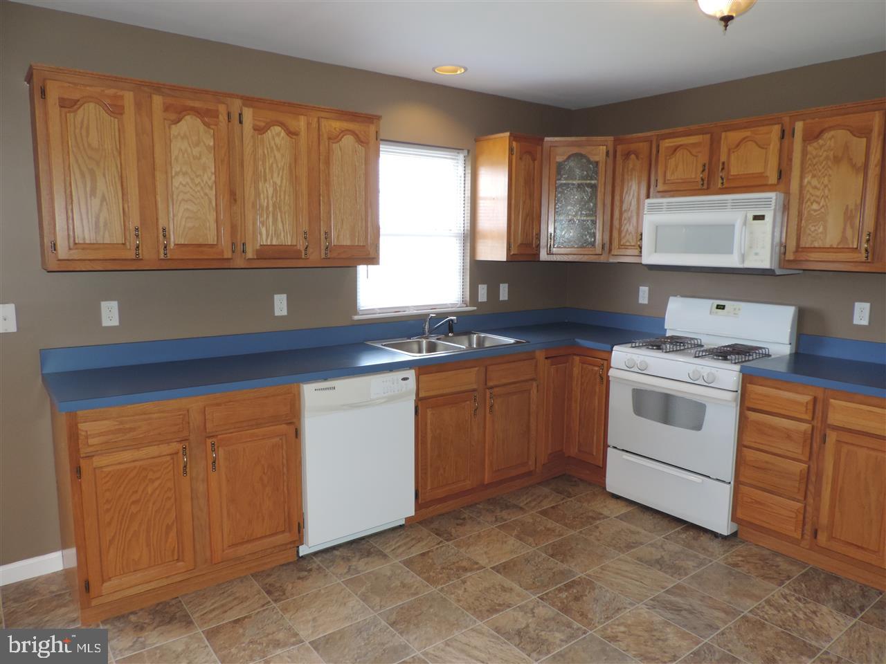 2871 Robin Road York, PA 17404 - Photo 8 of 19 Gallery Image 8