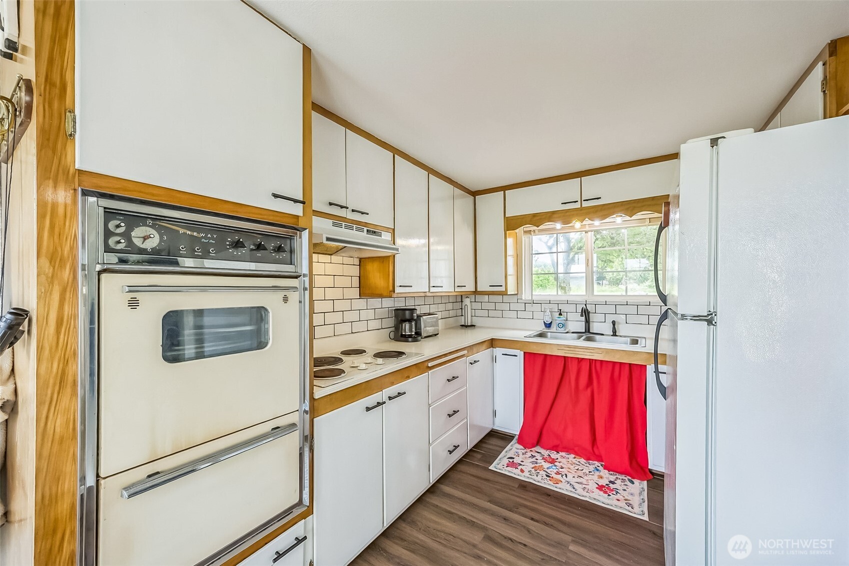 143 Mauerman Road Chehalis, WA 98532 - Photo 18 of 31 a kitchen with stainless steel appliances granite countertop a stove a sink and a refrigerator