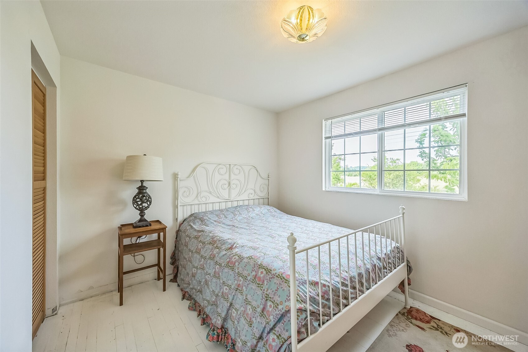 143 Mauerman Road Chehalis, WA 98532 - Photo 22 of 31 a bedroom with a bed and a window