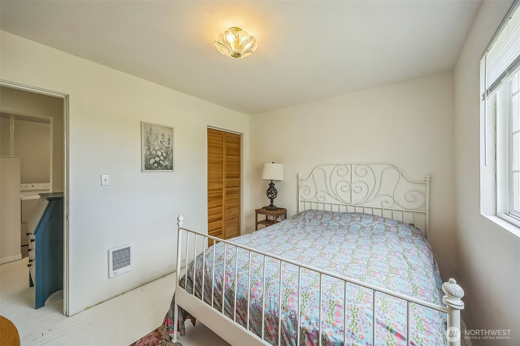 143 Mauerman Road Chehalis, WA 98532 - Photo 23 of 31 a bedroom with a bed and a window