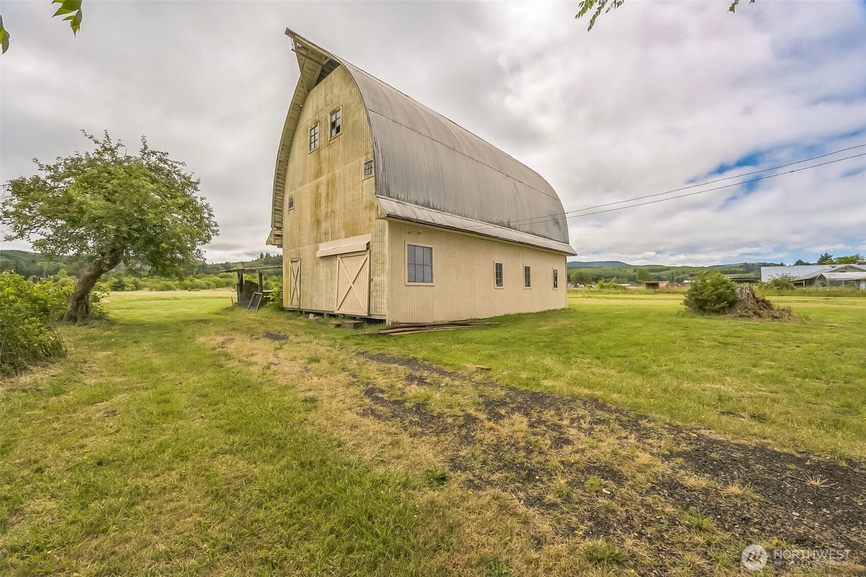 143 Mauerman Road Chehalis, WA 98532 - Photo 5 of 31 a view of a big room with table and chairs
