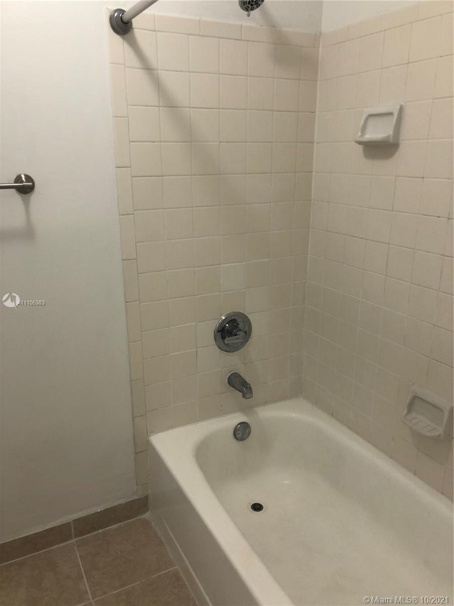 9103 Southwest 138th Place, Unit 9103 Miami, FL 33186 - Photo 14 of 30 a bathroom with a tub