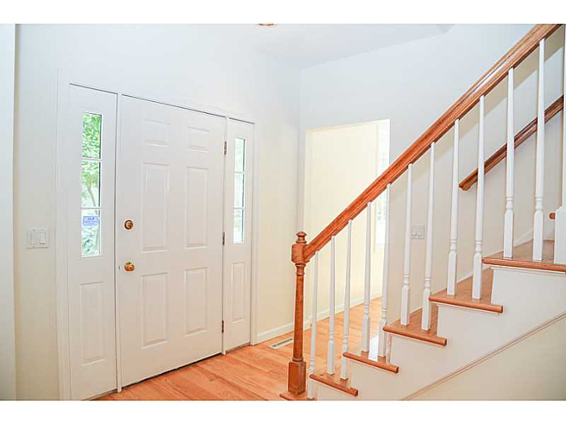960 High Hawk Road East Greenwich, RI 02818 - Photo 4 of 25 Entry.