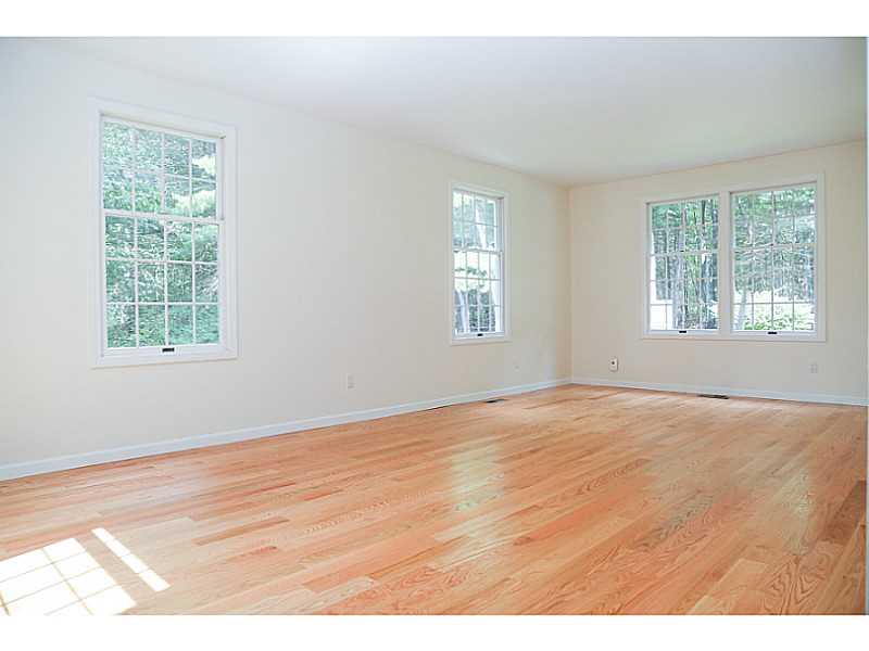 960 High Hawk Road East Greenwich, RI 02818 - Photo 7 of 25 Living Room.