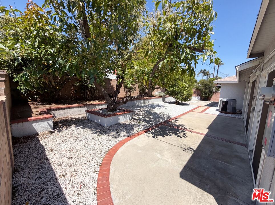 1007 East Citrus Edge Street Azusa, CA 91702 - Photo 32 of 33