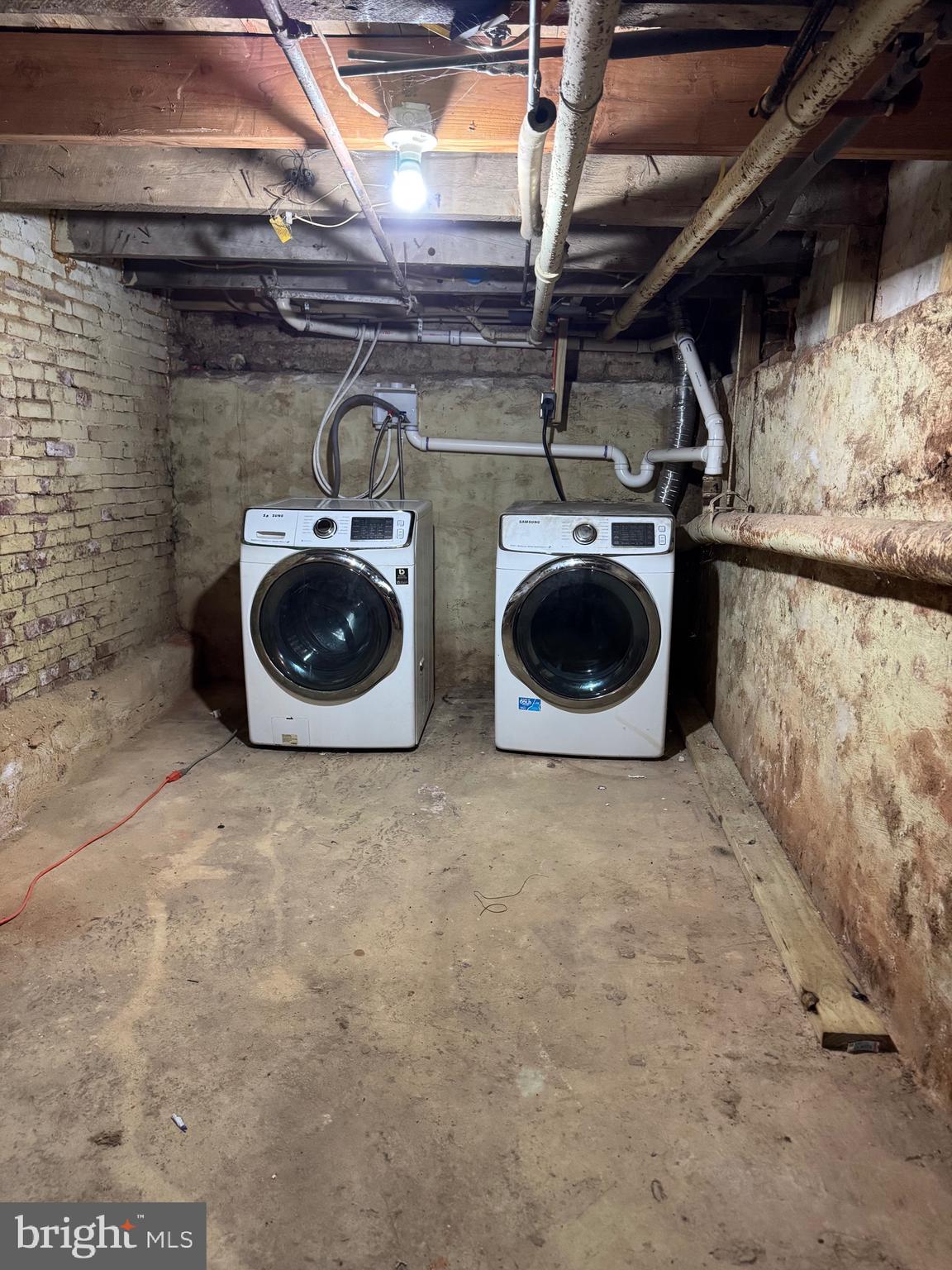 646 1st Street Lancaster, PA 17603 - Photo 21 of 25 a utility room with dryer and washer