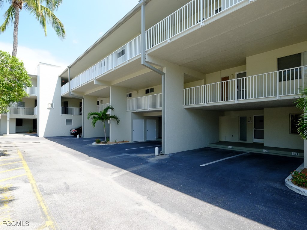 200 Periwinkle Way, Unit 315 Sanibel, FL 33957 - Photo 26 of 33 a view of an house with porch