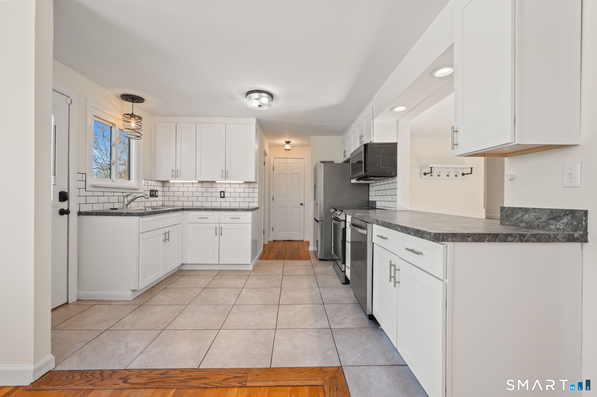 30 West Point Terrace Simsbury, CT 06081 - Photo 8 of 41