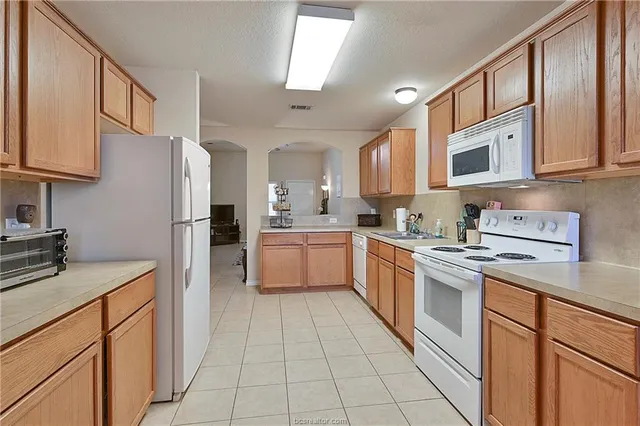 $2,000 | 3546 Paloma Ridge Drive, College Station, TX 77845