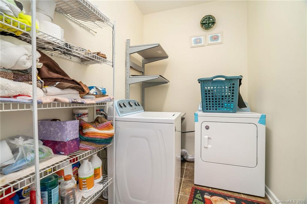 10901 Slalom Hill Road Charlotte, NC 28278 - Photo 18 of 36 a utility room with dryer and washer