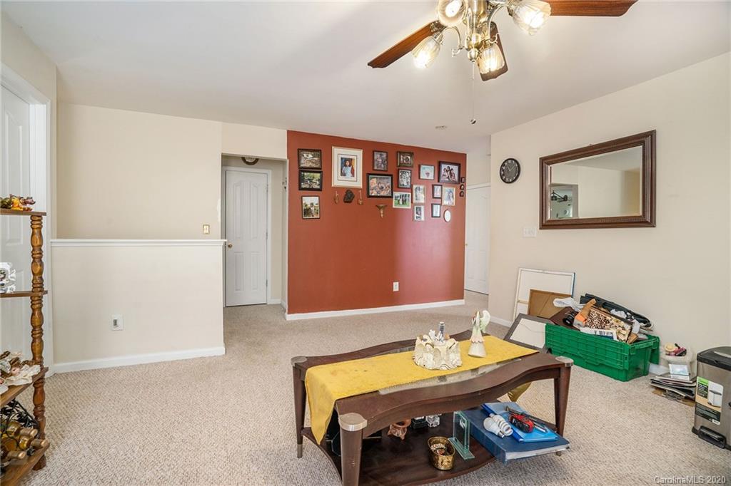 10901 Slalom Hill Road Charlotte, NC 28278 - Photo 27 of 36 a room with furniture and gym equipment