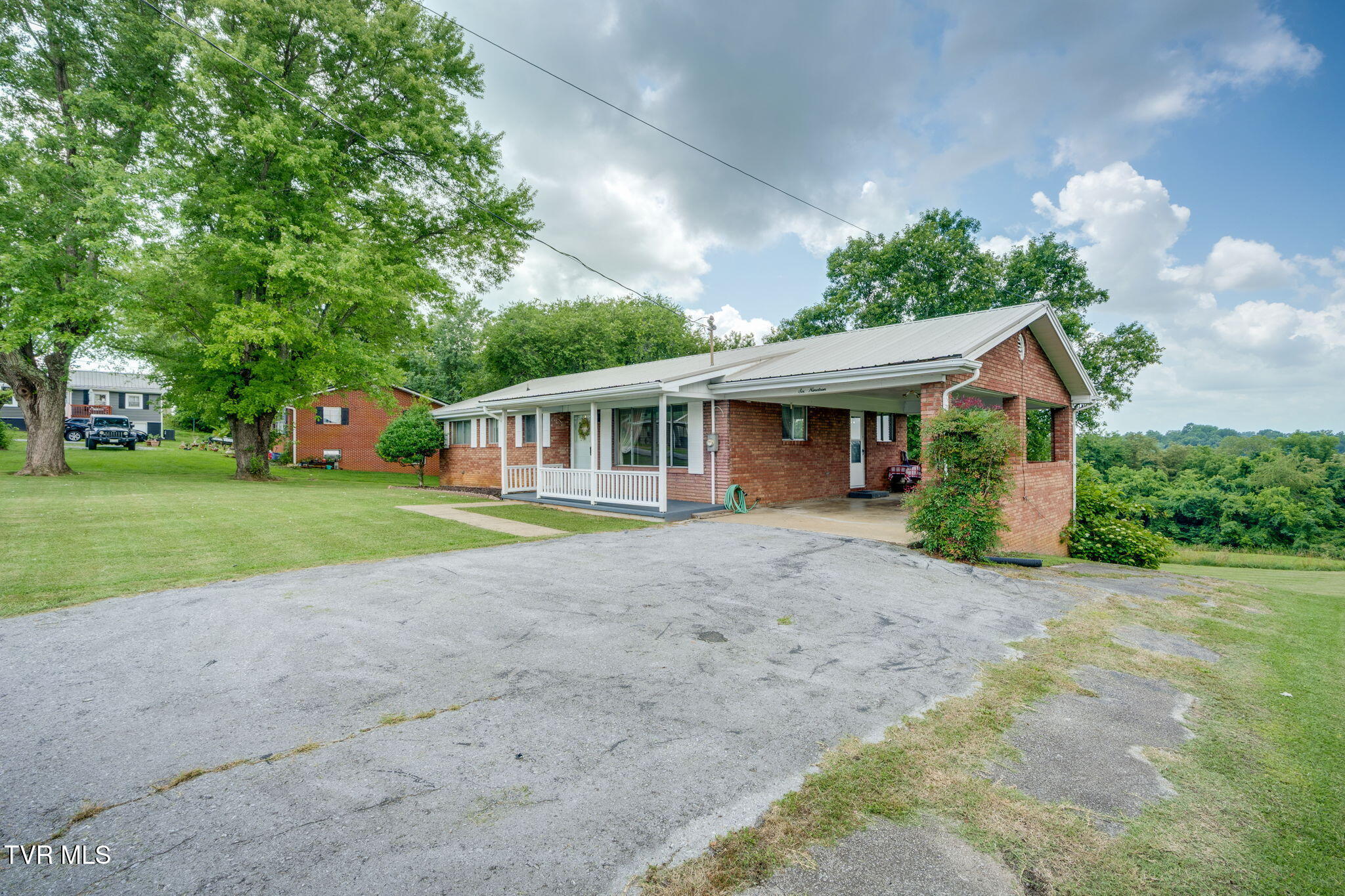 619 East Barton Ridge Road Greeneville, TN 37745 - Photo 4 of 40 003