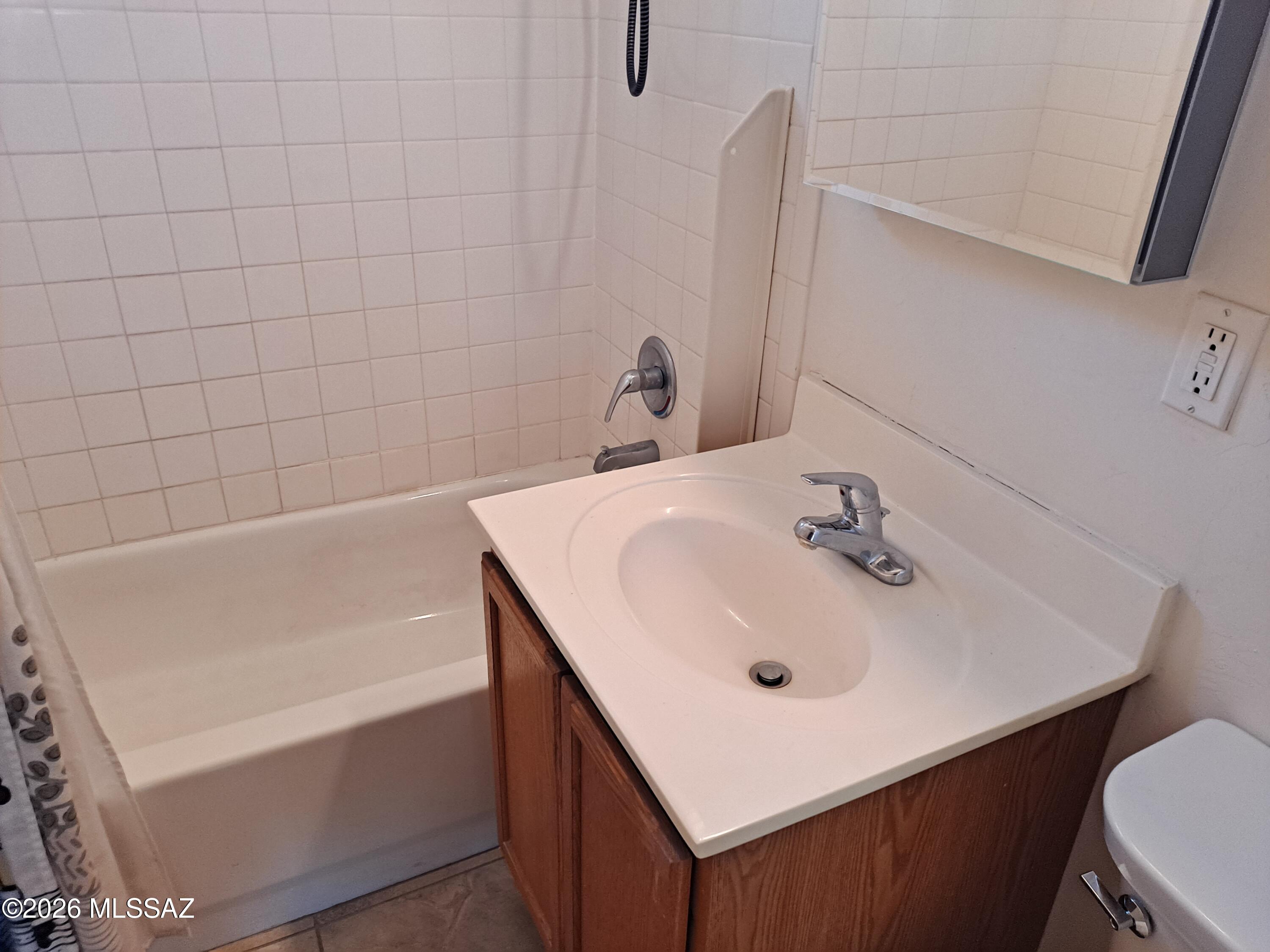 350 North Silverbell Road, Unit 40 Tucson, AZ 85745 - Photo 17 of 26 Bathroom (2)