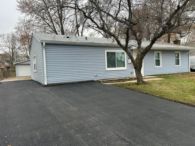 a view of a house with a yard