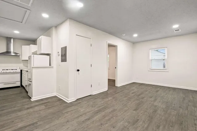 $1,300 | 3103 Azalea Drive, Unit B, North Charleston, SC 29405