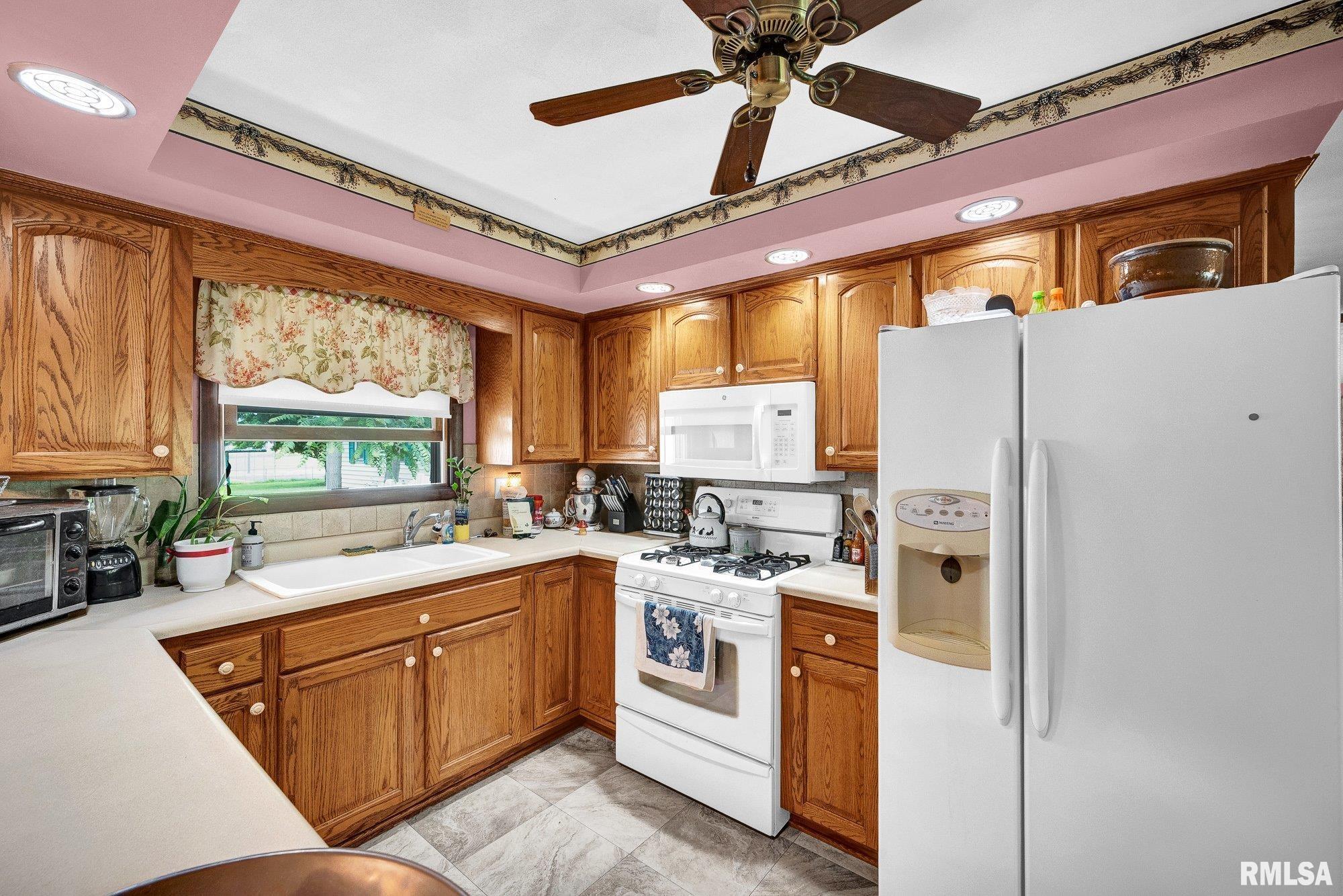 503 South Walnut Street Delavan, IL 61734 - Photo 8 of 40