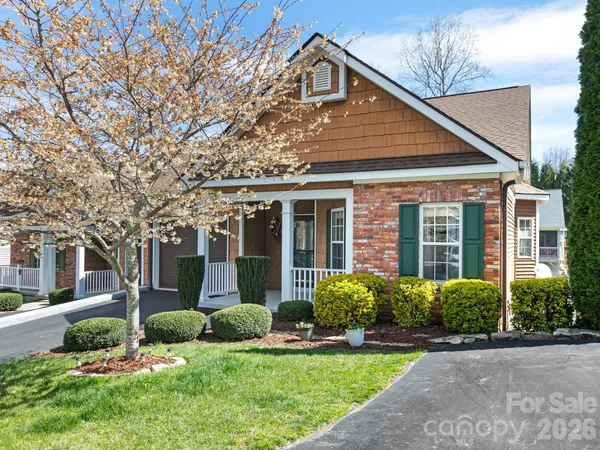 $525,000 | 25 Old Pasture Way, Hendersonville, NC 28739