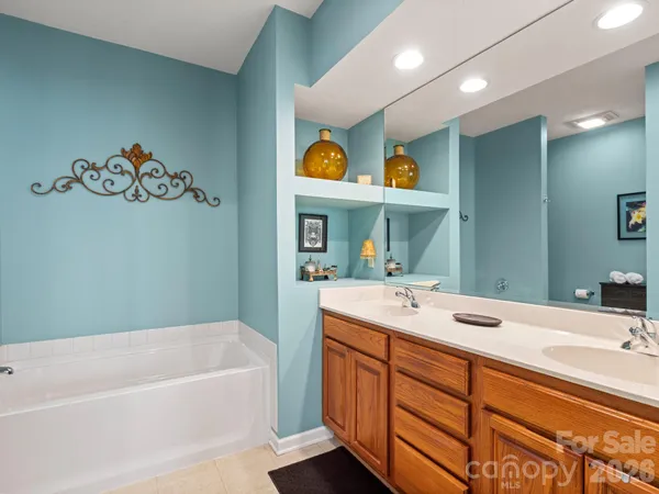 $525,000 | 25 Old Pasture Way, Hendersonville, NC 28739