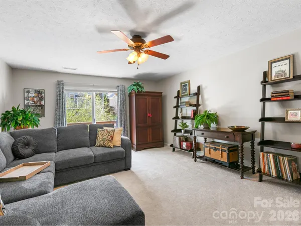 $525,000 | 25 Old Pasture Way, Hendersonville, NC 28739