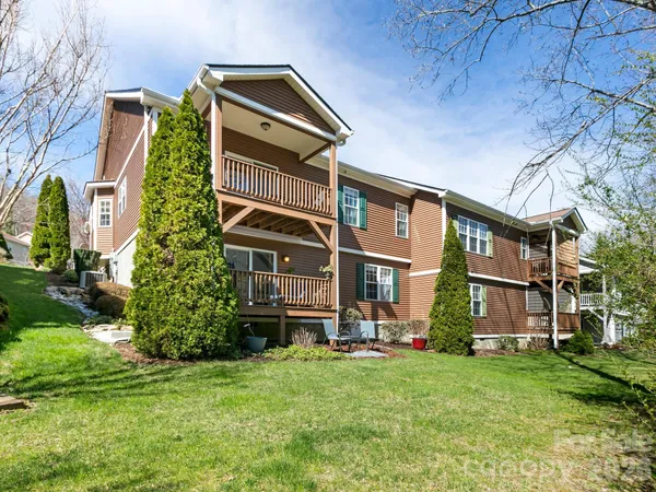 $525,000 | 25 Old Pasture Way, Hendersonville, NC 28739