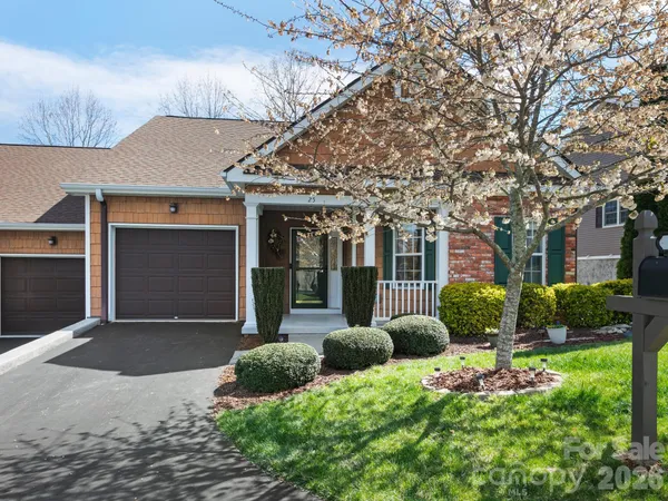 $525,000 | 25 Old Pasture Way, Hendersonville, NC 28739