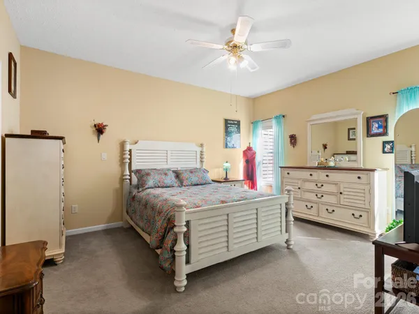 $525,000 | 25 Old Pasture Way, Hendersonville, NC 28739