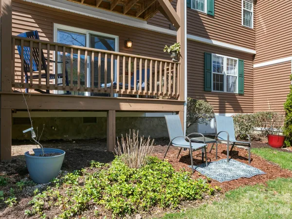 $525,000 | 25 Old Pasture Way, Hendersonville, NC 28739