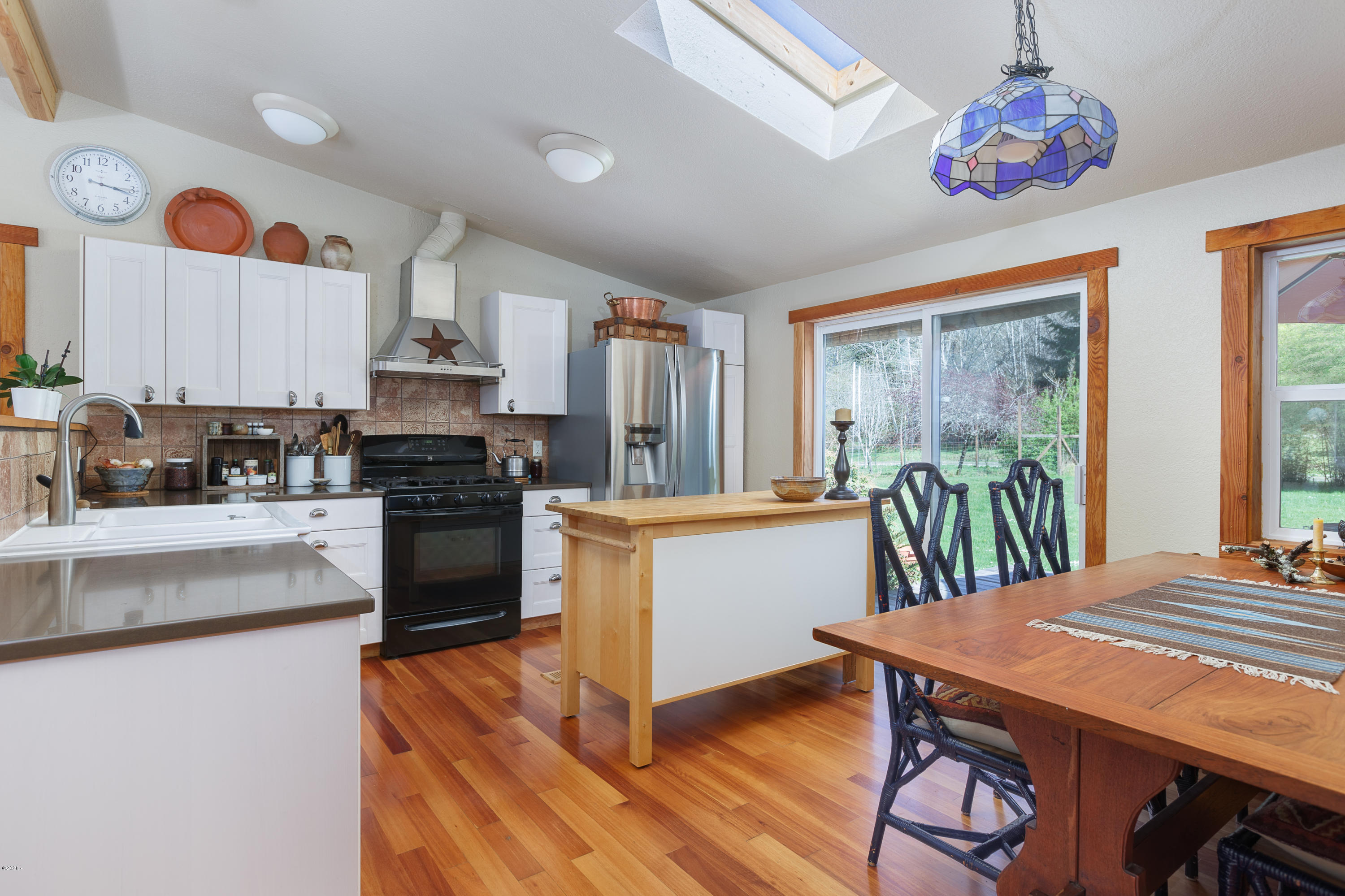 1266 North Yachats River Road Yachats, OR 97498 - Photo 7 of 79 Dining & Kitchen