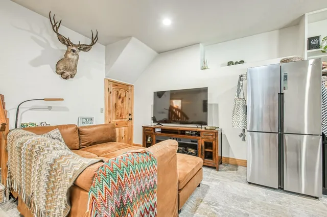 a view of a yard with a tree