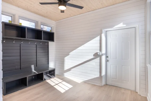 a view of entryway with a flat screen tv