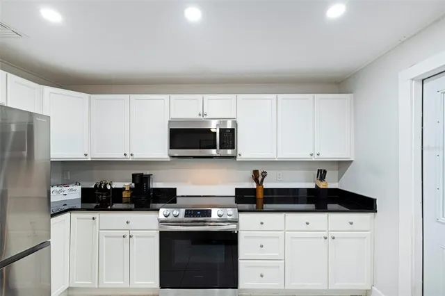 $1,700,000 | 19481 South River Road, Alva, FL 33920