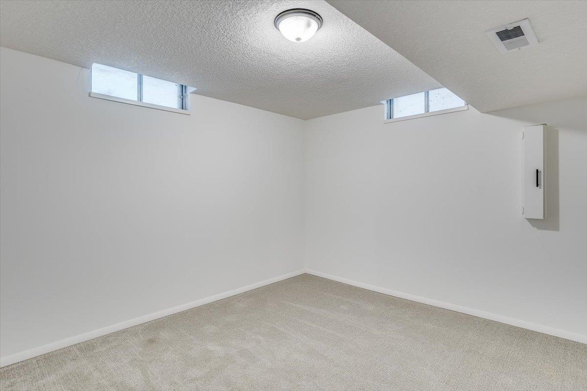 8204 East Boston Street Wichita, KS 67207 - Photo 25 of 31