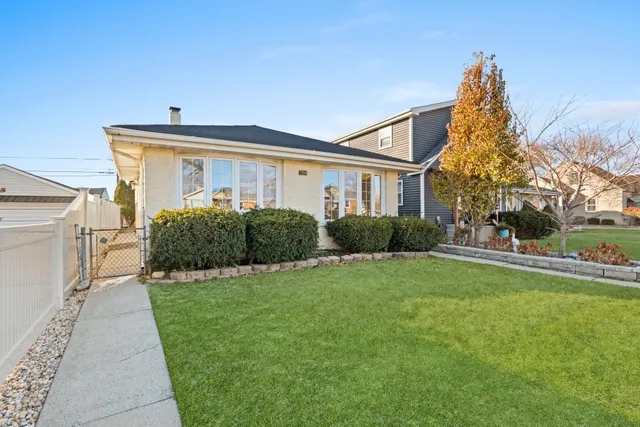 a view of a house with a backyard