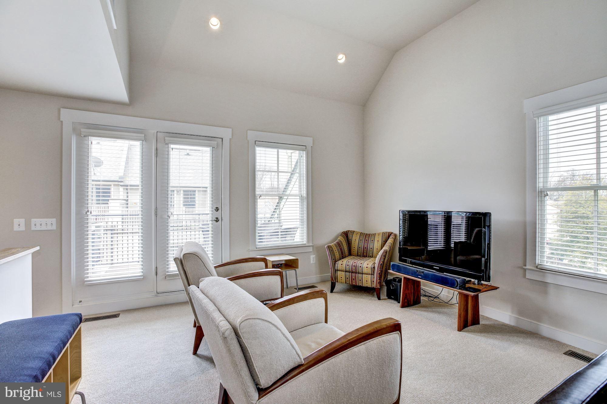 2736 Cassedy Street Silver Spring, MD 20910 - Photo 25 of 30 Family Room