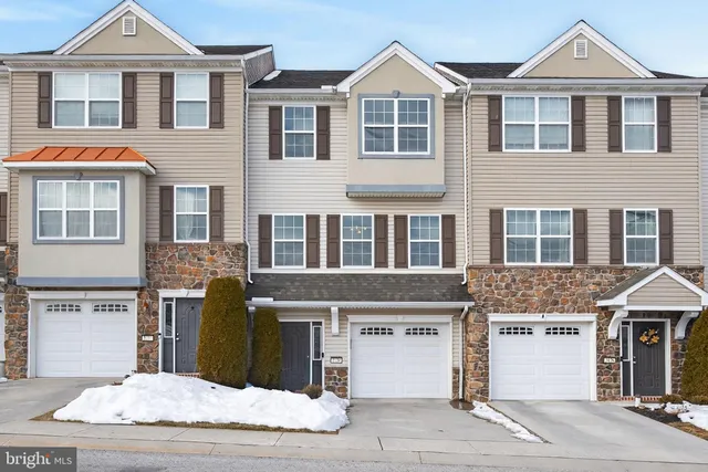 $249,000 | 2436 Schultz Way, Unit 19, York, PA 17402