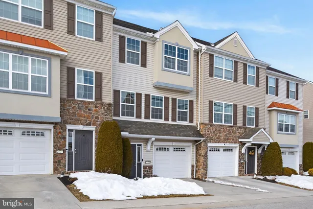 $249,000 | 2436 Schultz Way, Unit 19, York, PA 17402