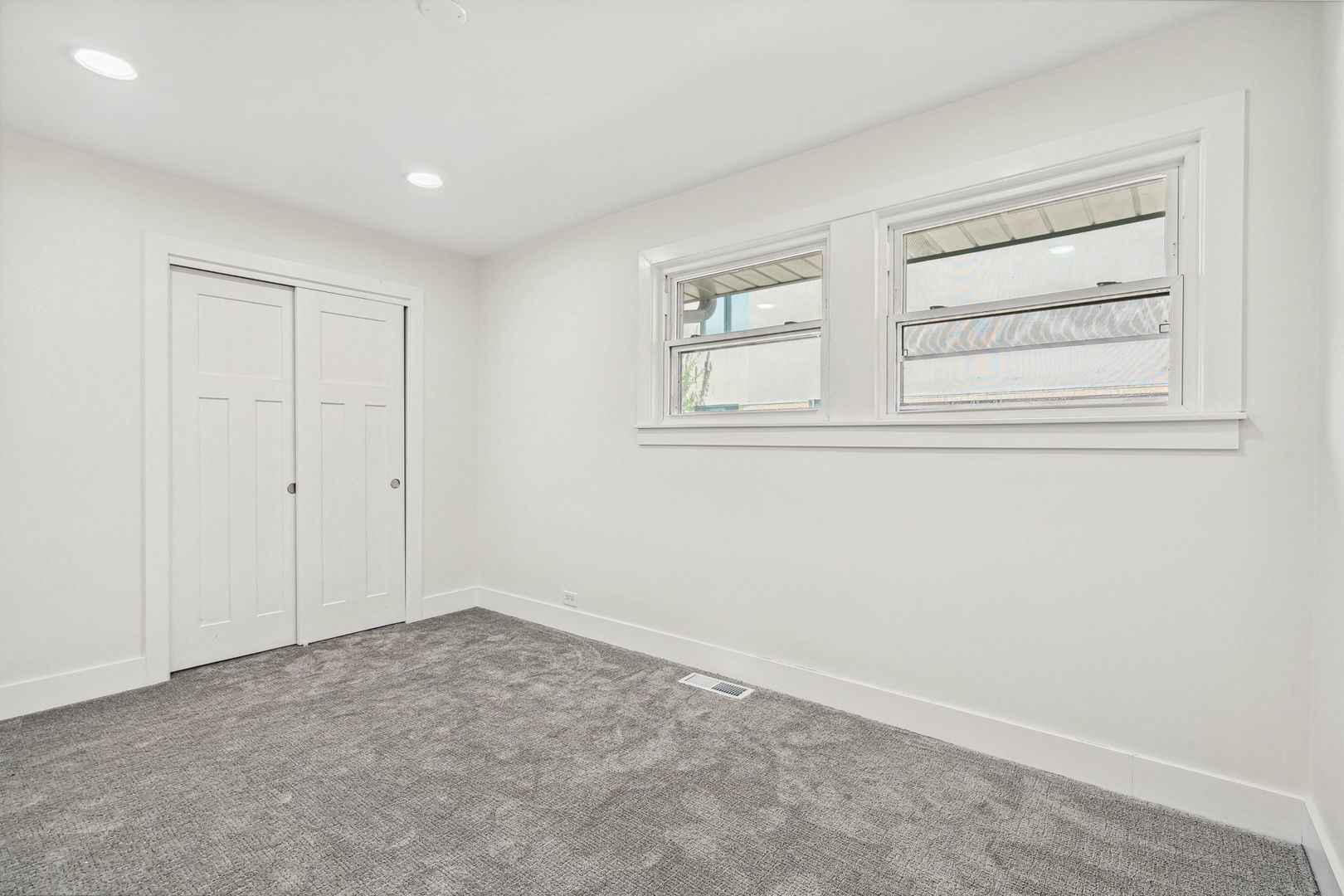 1050 Oxford Road Deerfield, IL 60015 - Photo 12 of 27 Gallery Image 12
