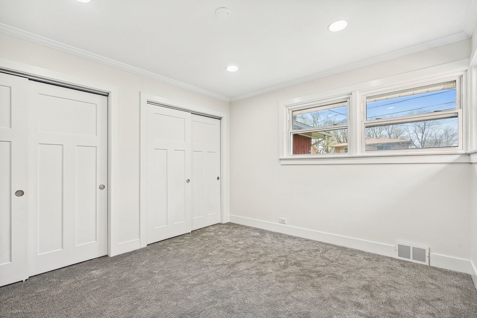 1050 Oxford Road Deerfield, IL 60015 - Photo 13 of 27 Gallery Image 13