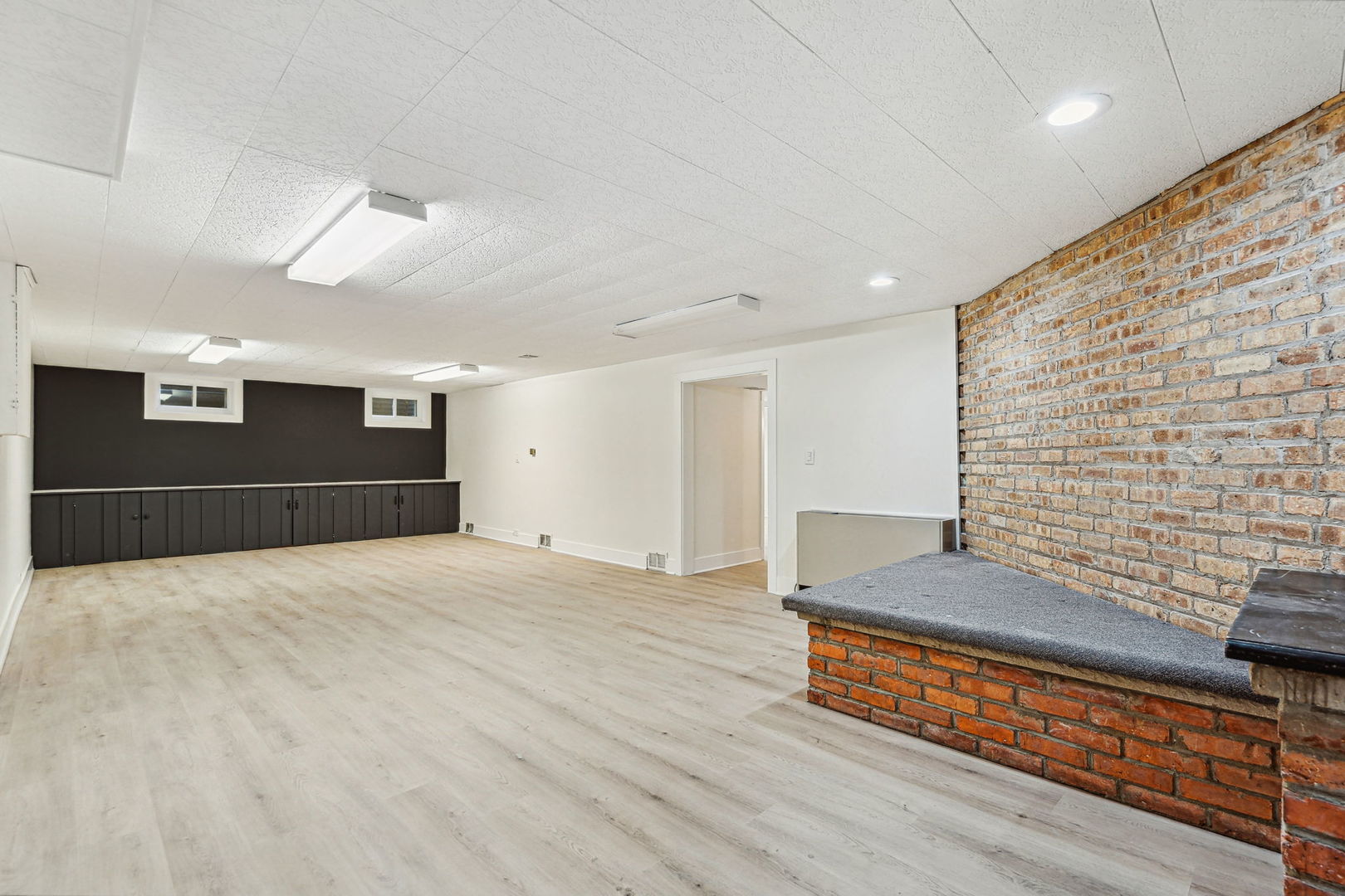 1050 Oxford Road Deerfield, IL 60015 - Photo 16 of 27 Gallery Image 16