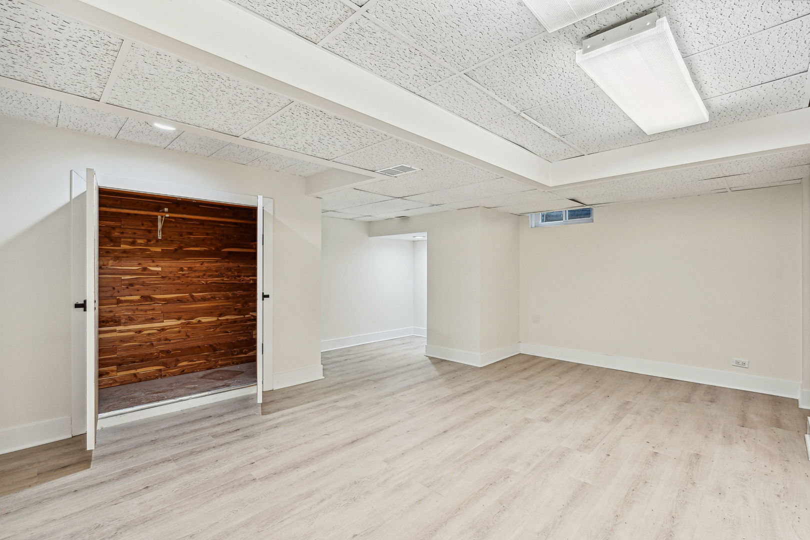 1050 Oxford Road Deerfield, IL 60015 - Photo 17 of 27 Gallery Image 17