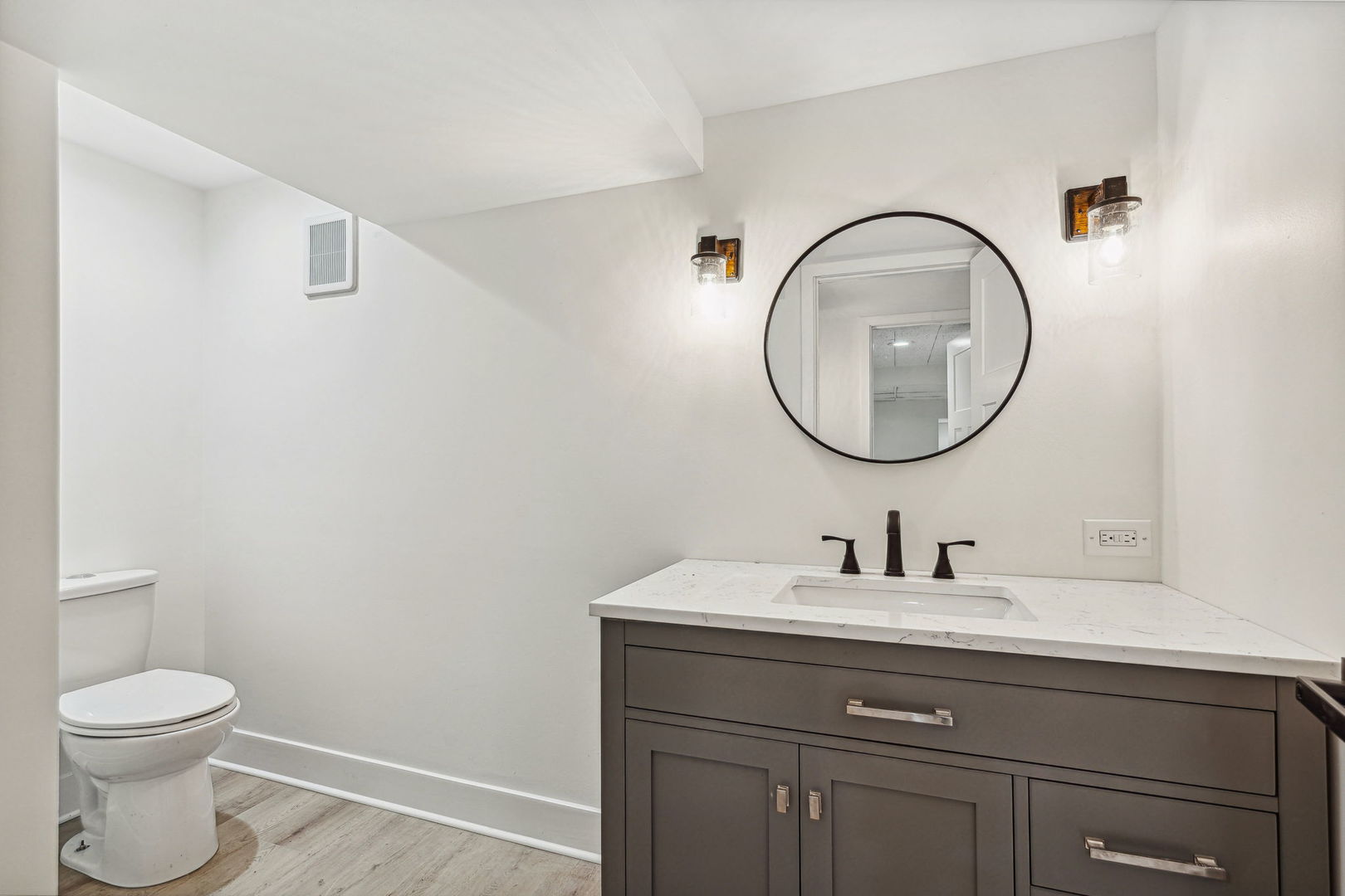 1050 Oxford Road Deerfield, IL 60015 - Photo 18 of 27 Gallery Image 18