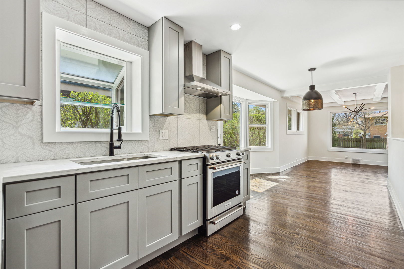 1050 Oxford Road Deerfield, IL 60015 - Photo 4 of 27 Gallery Image 4