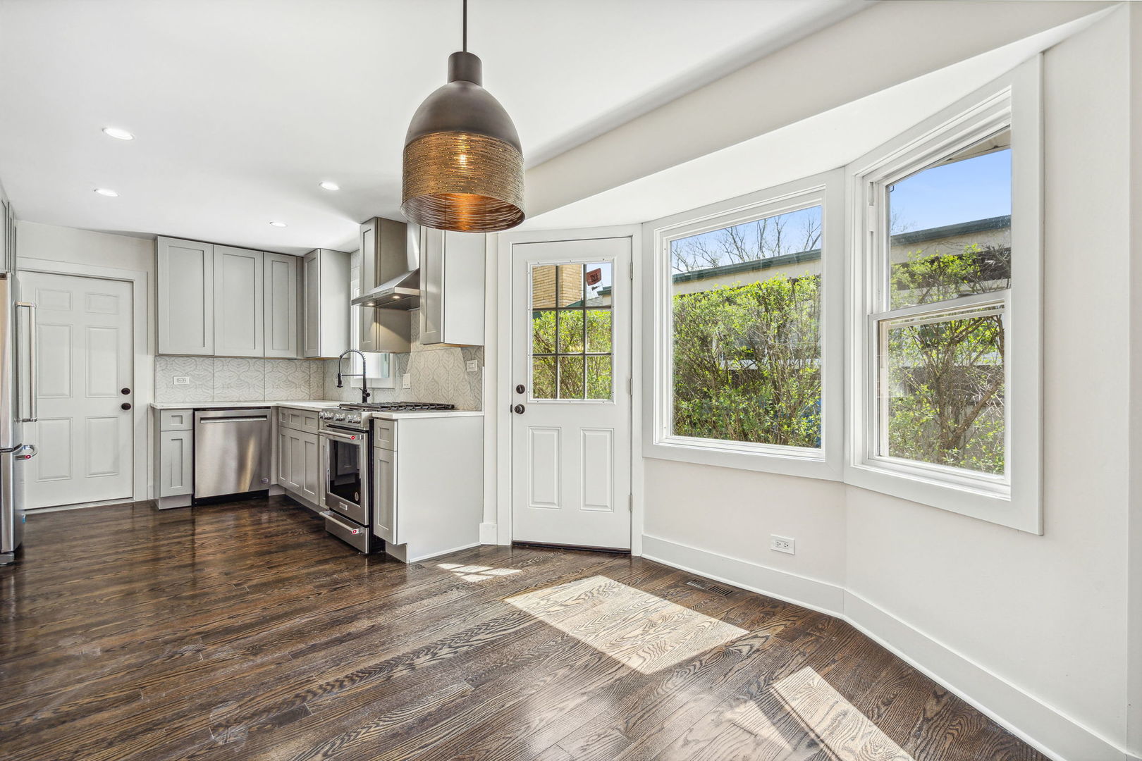 1050 Oxford Road Deerfield, IL 60015 - Photo 6 of 27 Gallery Image 6