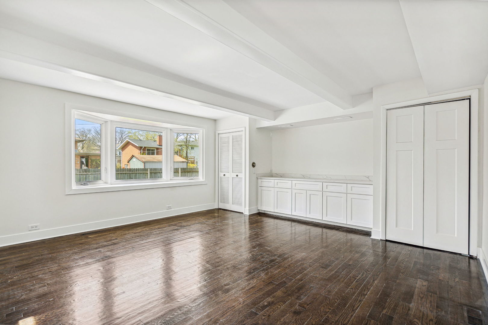 1050 Oxford Road Deerfield, IL 60015 - Photo 8 of 27 Gallery Image 8