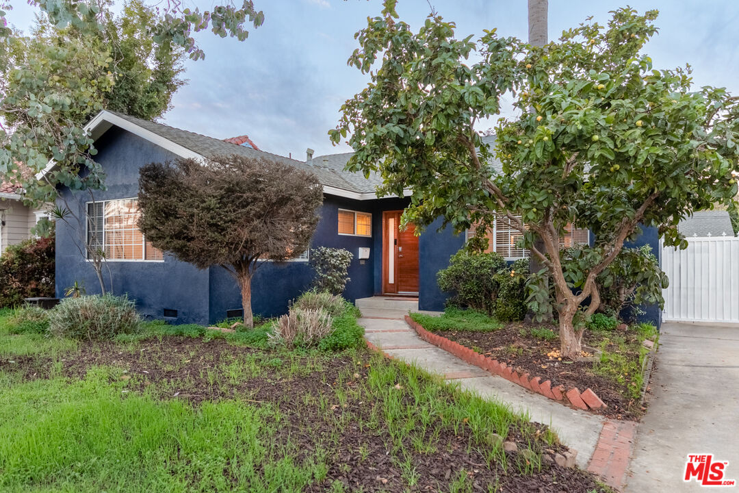 2415 8th Avenue Los Angeles, CA 90018 - Photo 2 of 55 a front view of a house with garden
