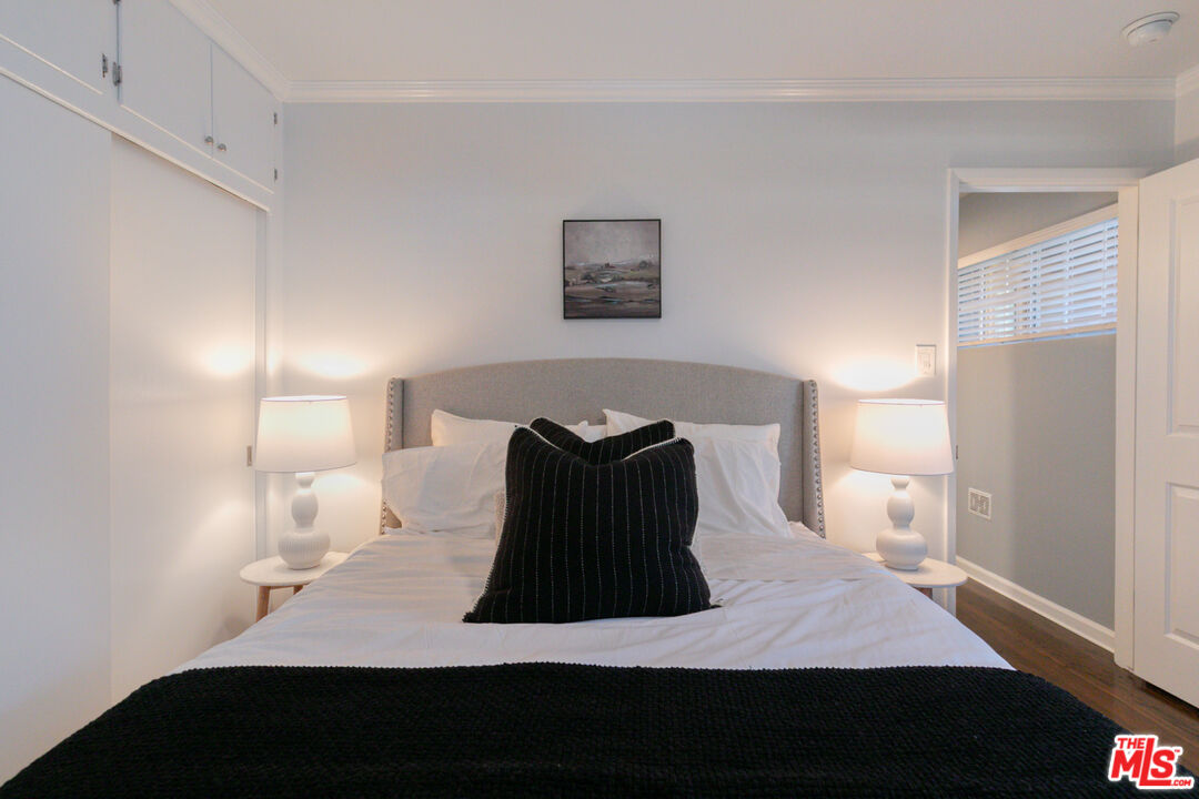 2415 8th Avenue Los Angeles, CA 90018 - Photo 29 of 55 a large bed in a white room