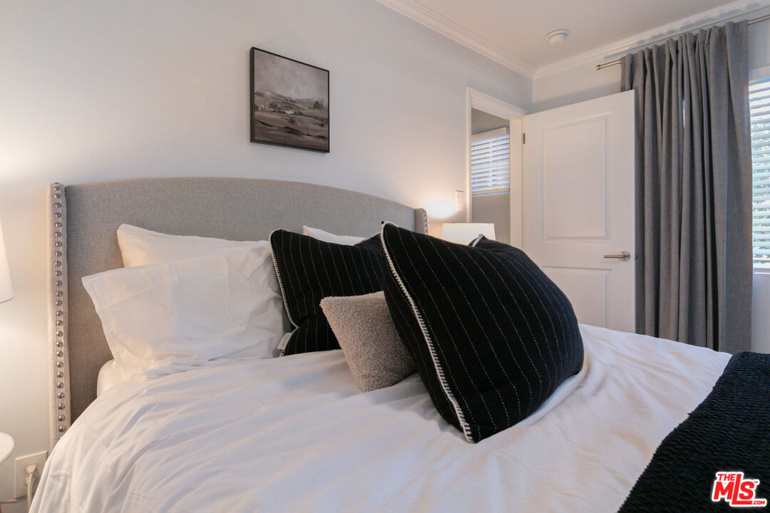 2415 8th Avenue Los Angeles, CA 90018 - Photo 30 of 55