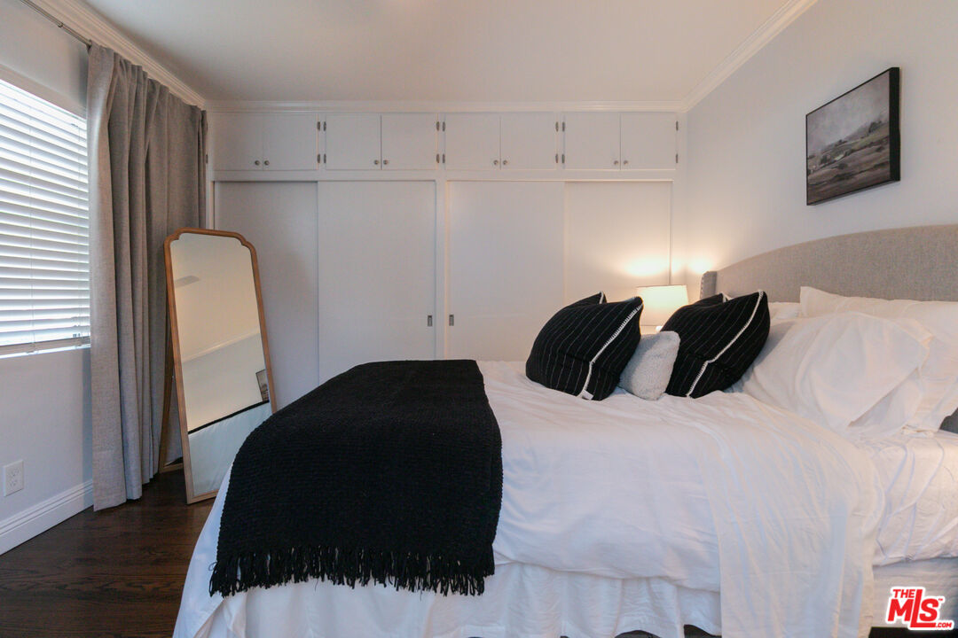 2415 8th Avenue Los Angeles, CA 90018 - Photo 31 of 55 a bedroom with a bed and a painting on the wall